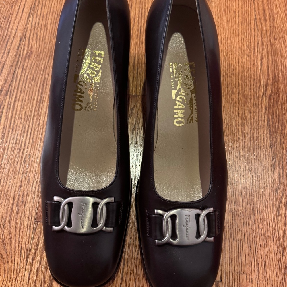 Classic  Ferragamo pumps